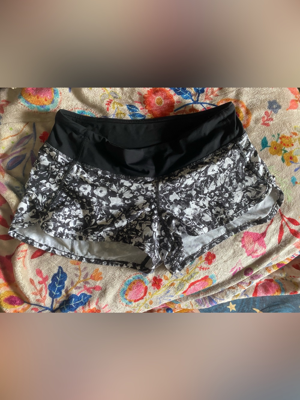 Black & White Floral Speed up shorts 2.5”